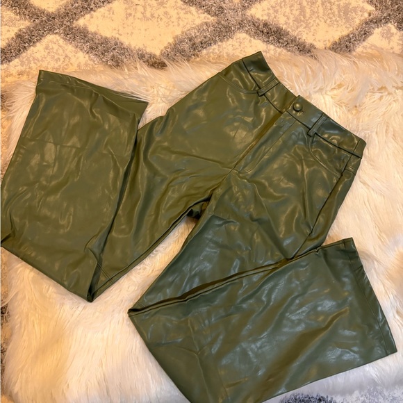 Green pants - Picture 2 of 6